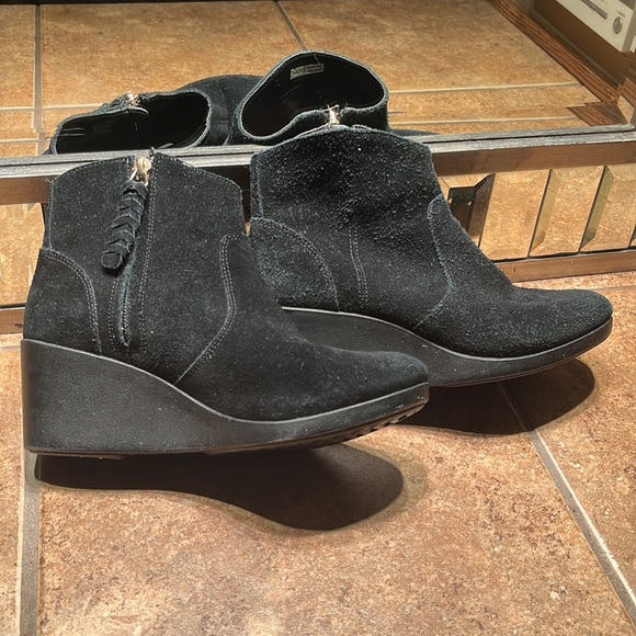 NWOT Black Suede Wedge Booties - Picture 3 of 7